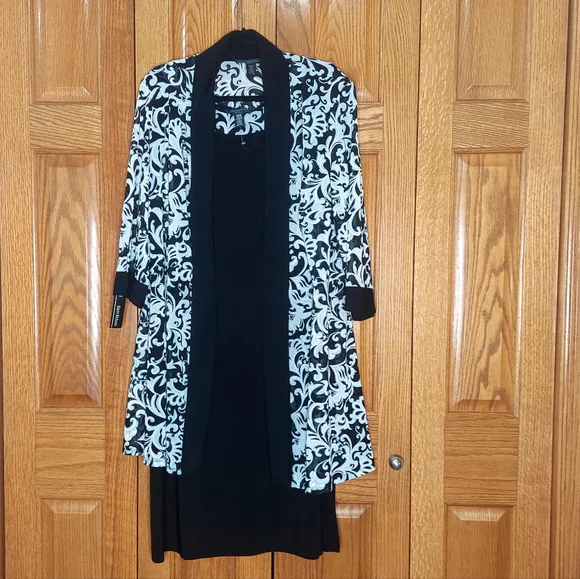 R&M Richards Black Dress with White Patterned Detail - Picture 1 of 7